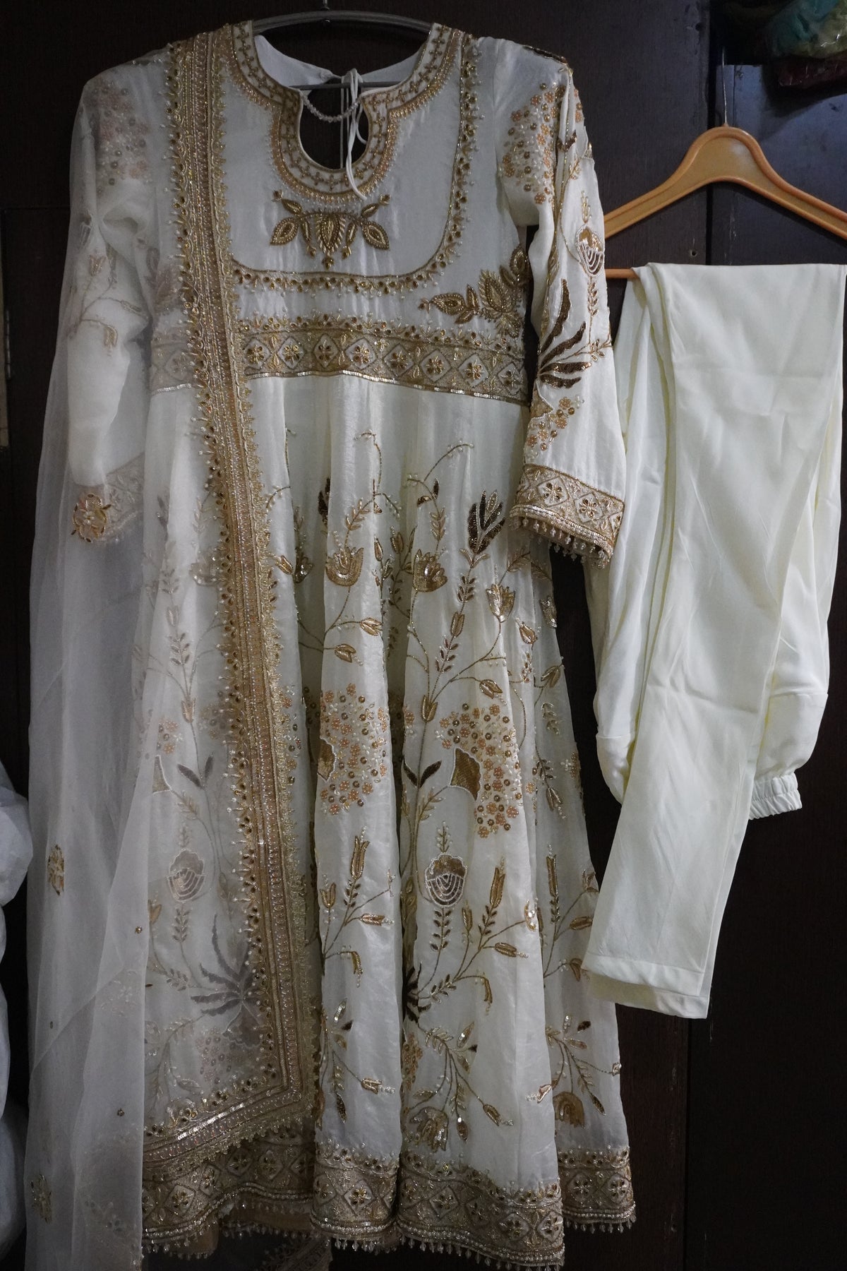 Elegant Off-White Pakistani Style Anarkali Suit with Pakistani Salwar & Handwork