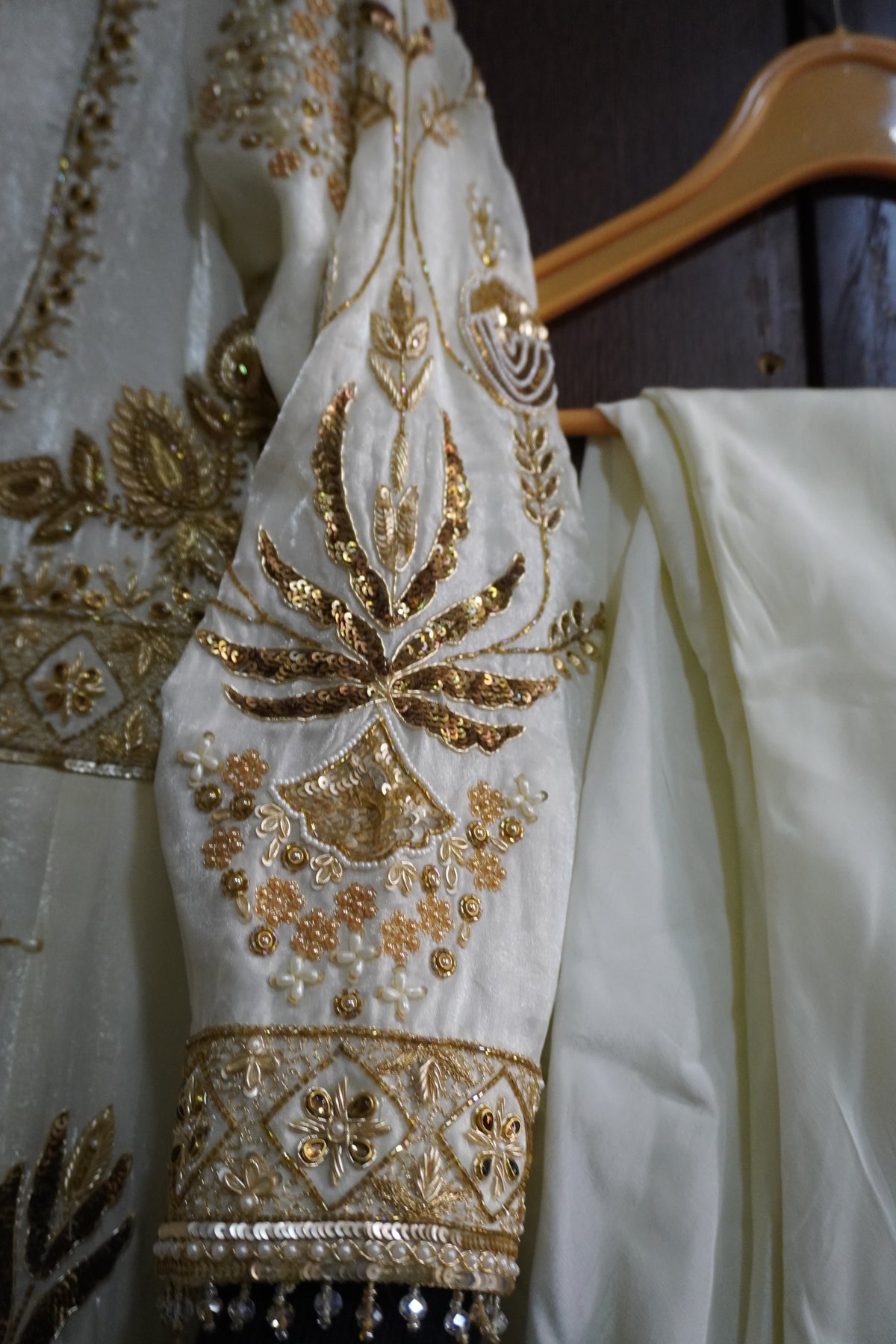 Elegant Off-White Pakistani Style Anarkali Suit with Pakistani Salwar & Handwork