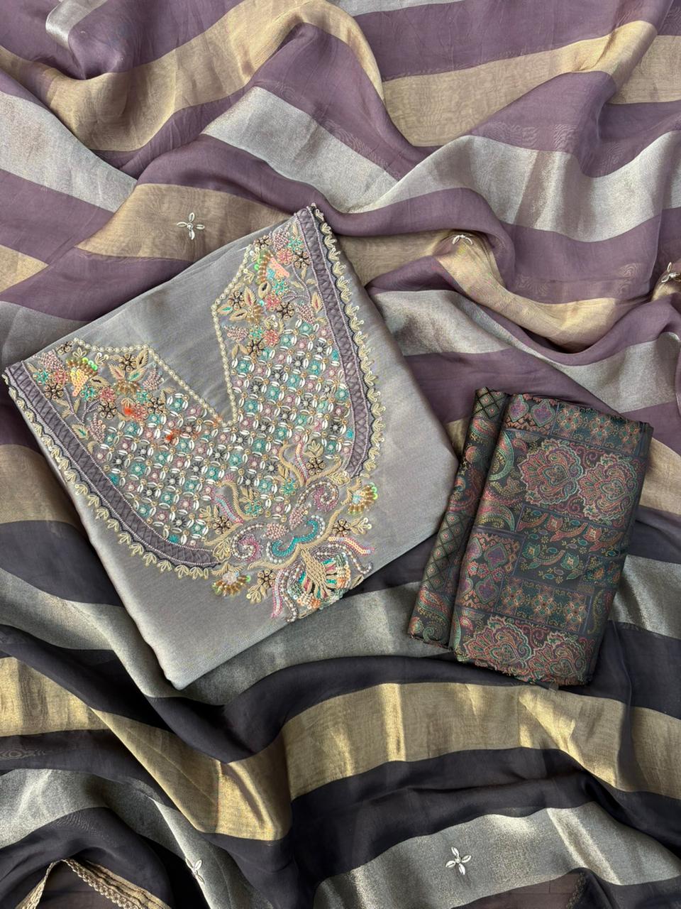 Elegant Giraffe Tissue Hand Embroidered Suit